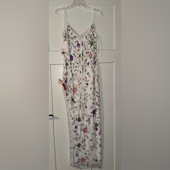 MAC DUGGAL EMBELLISHED LACE SLEEVLESS V NECK GOWN 10893 | 8 - Picture 5 of 8